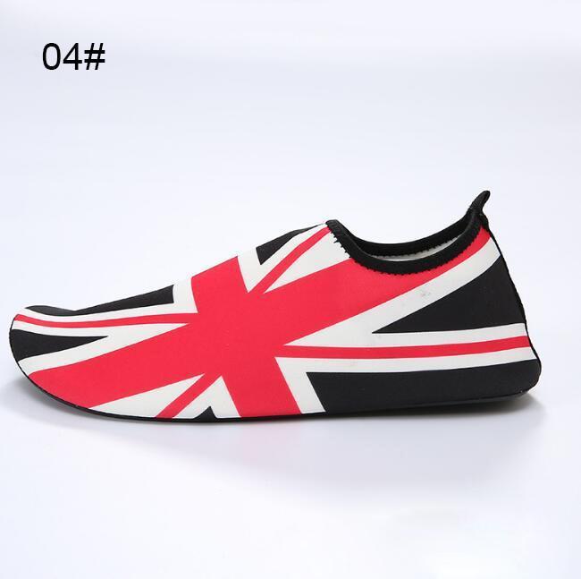 पुरुष और महिला समुद्र तट के पानी के जूते