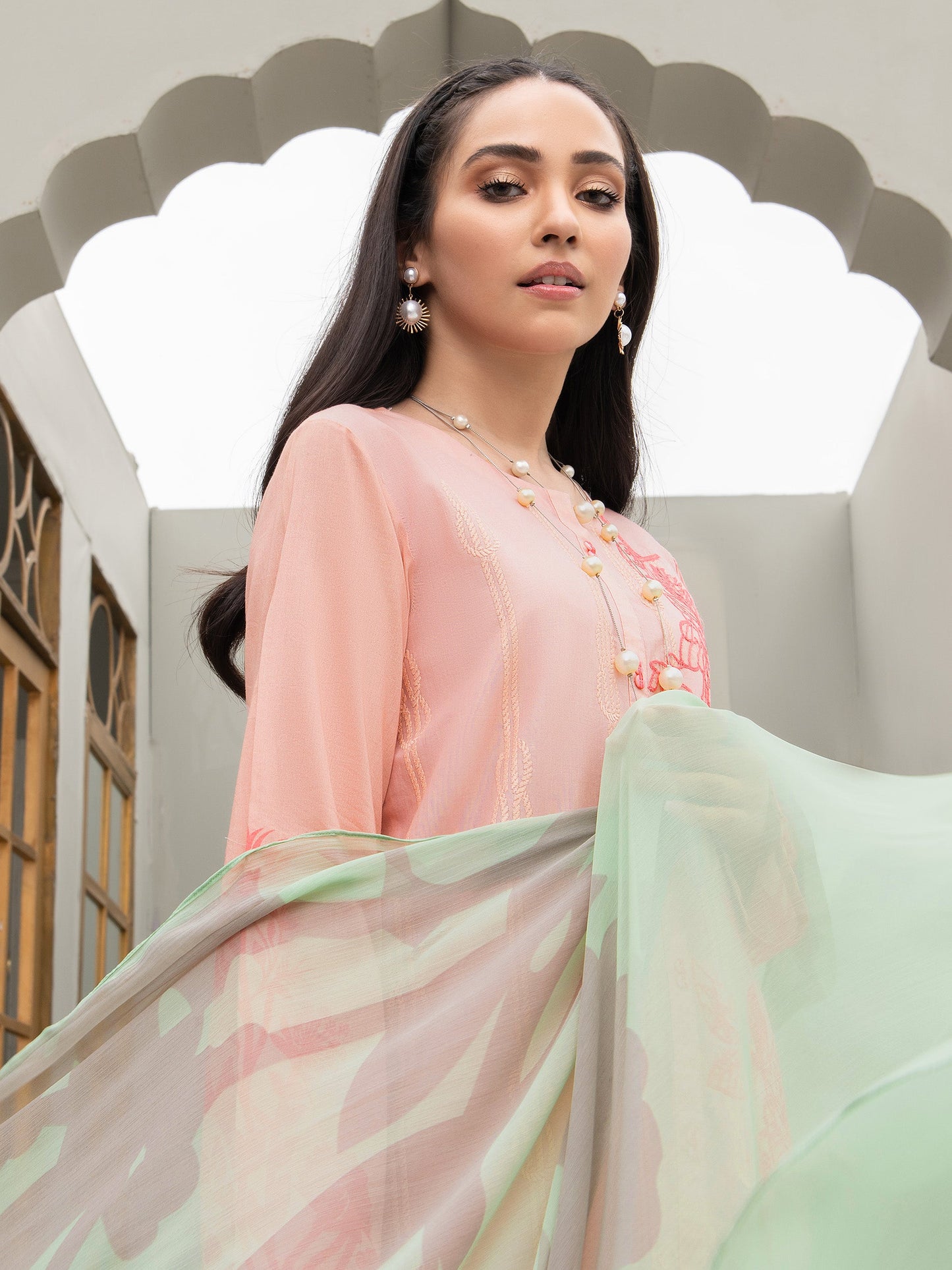 2 टुकड़ा कशीदाकारी लॉन सूट