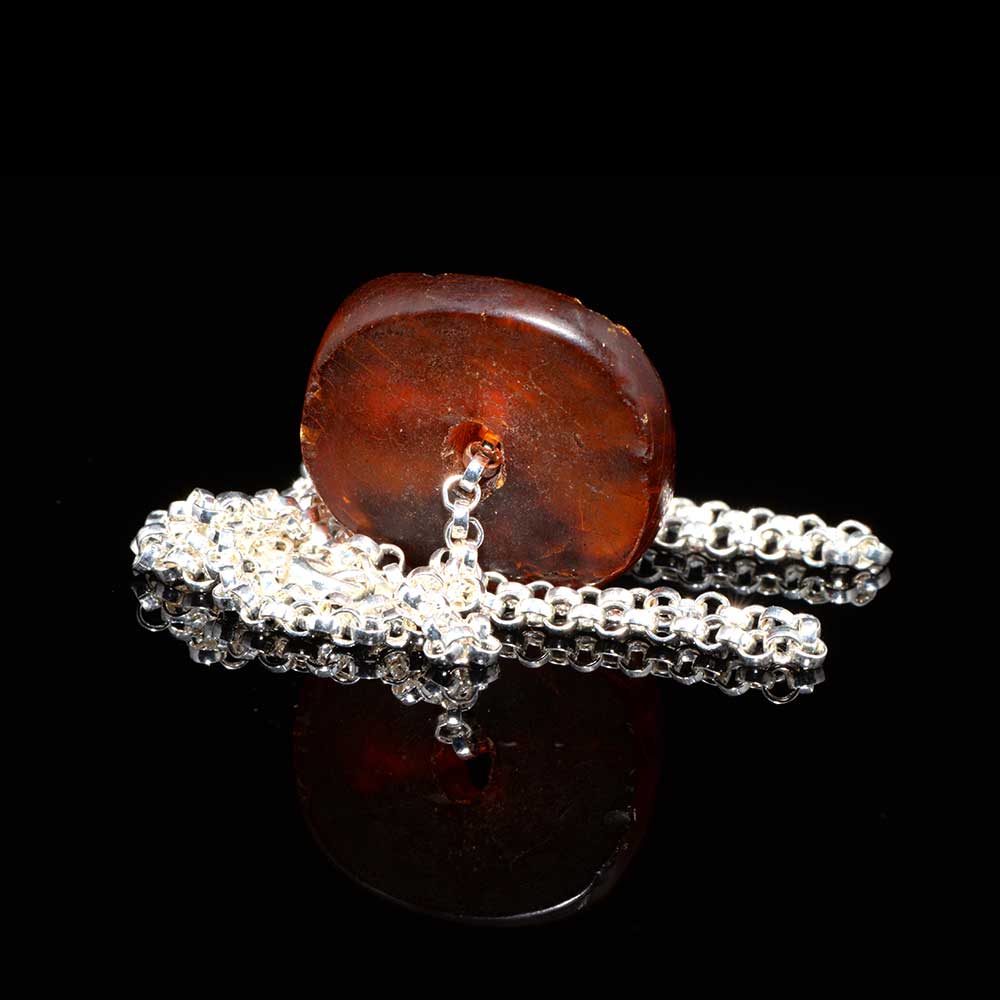 Ein römischer Anhänger aus Bernsteinperlen, Römische Kaiserzeit, ca. 1. - 2. Jahrhundert n. Chr.