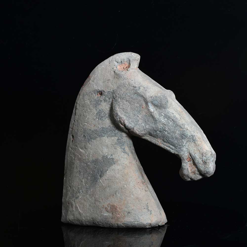 Ein chinesischer Terrakotta-Pferdekopf, Han-Dynastie, ca. 200 v. Chr. - 200 n. Chr.