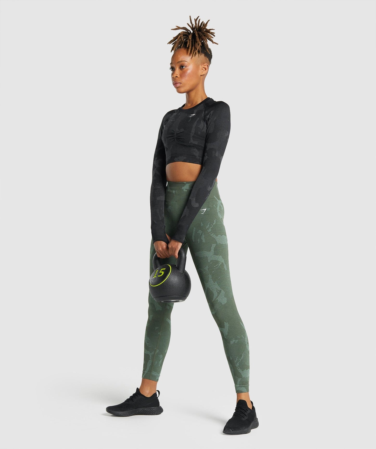 Gymshark Adapt Camo nahtloses Langarm Crop Top - Savanna | Schwarz