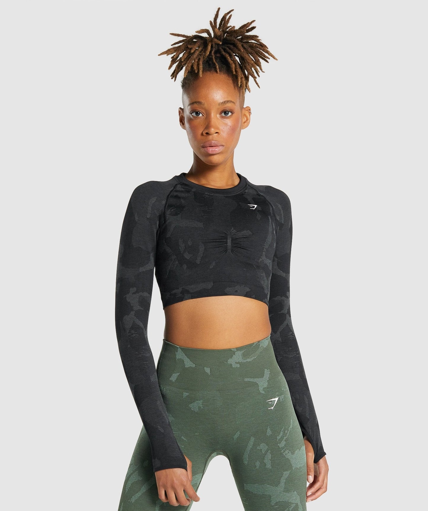 Gymshark Adapt Camo nahtloses Langarm Crop Top - Savanna | Schwarz