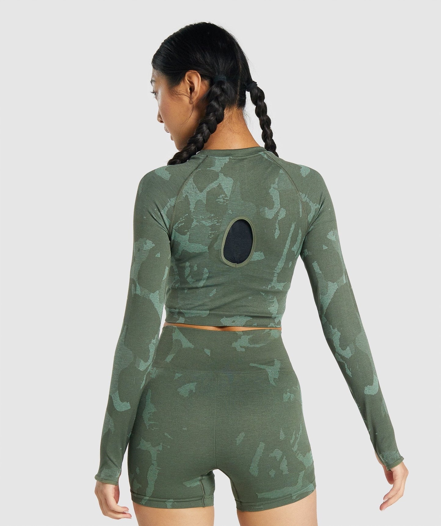 Gymshark Adapt Camo nahtloses Langarm Crop Top - Savanna | Grün
