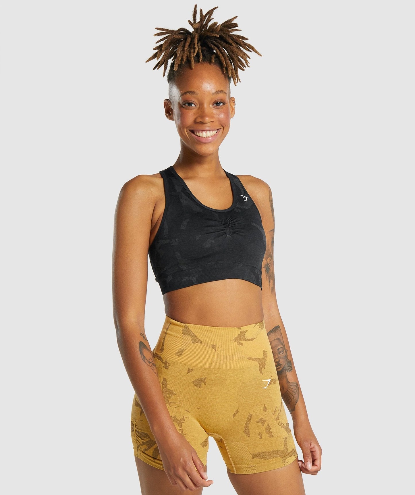 Gymshark Adapt Camo Seamless Racer Back Sports BH - Savanna | Schwarz