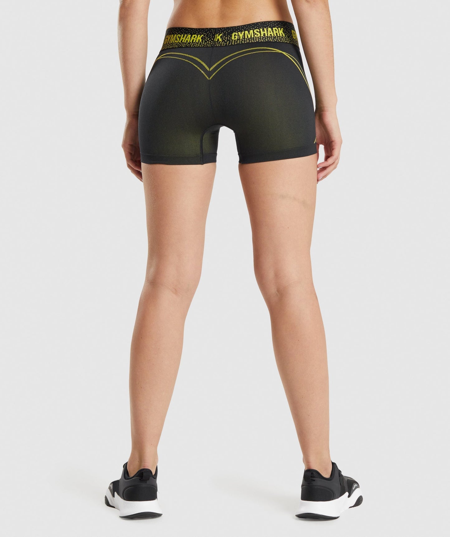 Gymshark Apex nahtlose Low -Rise -Shorts - Schwarz/Gelb