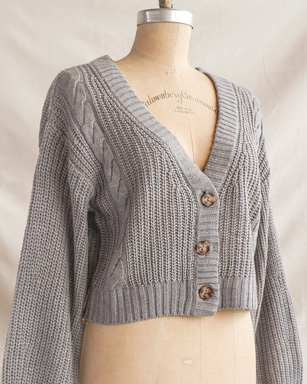 Strickjacke mit Märzprognose
