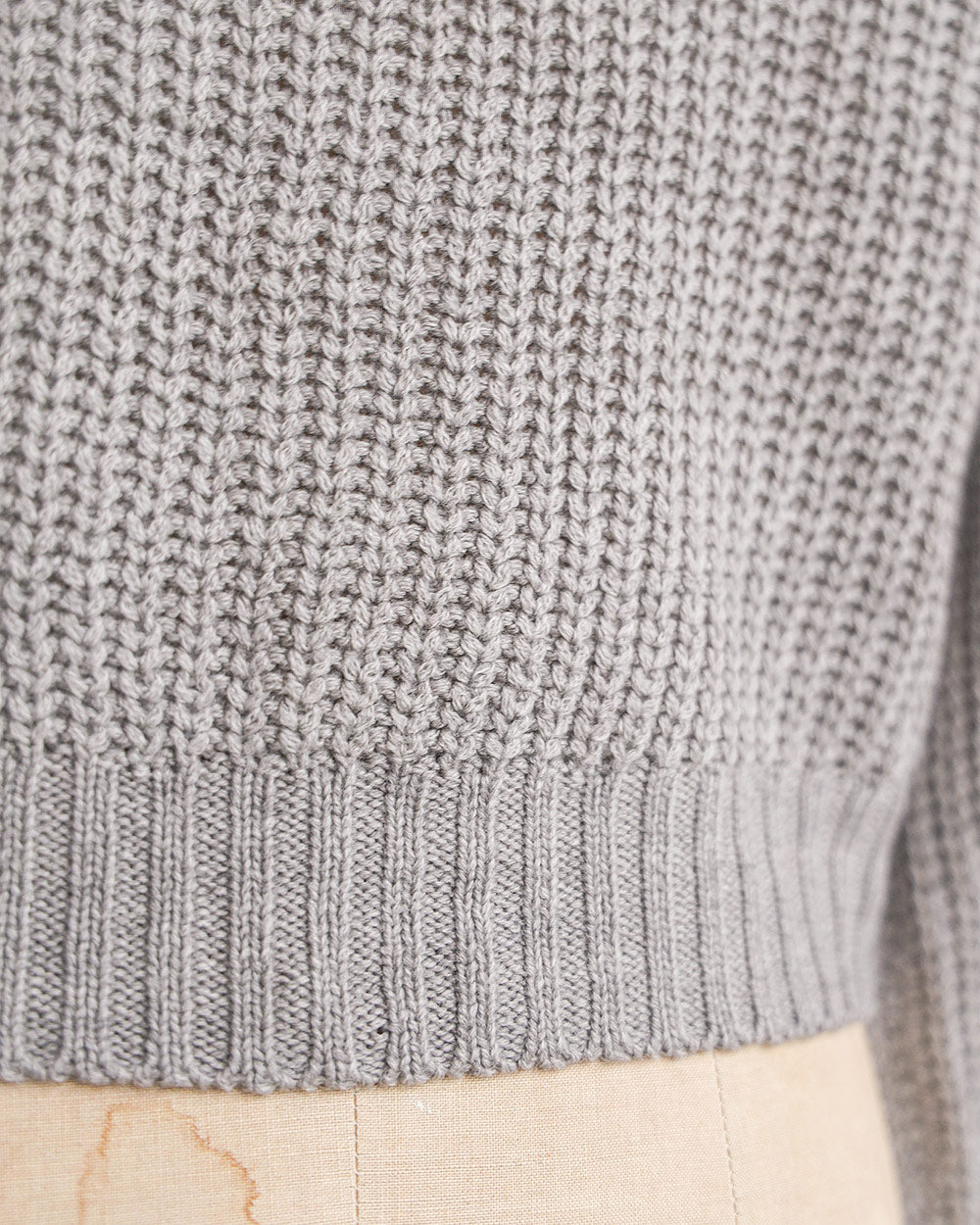 Strickjacke mit Märzprognose