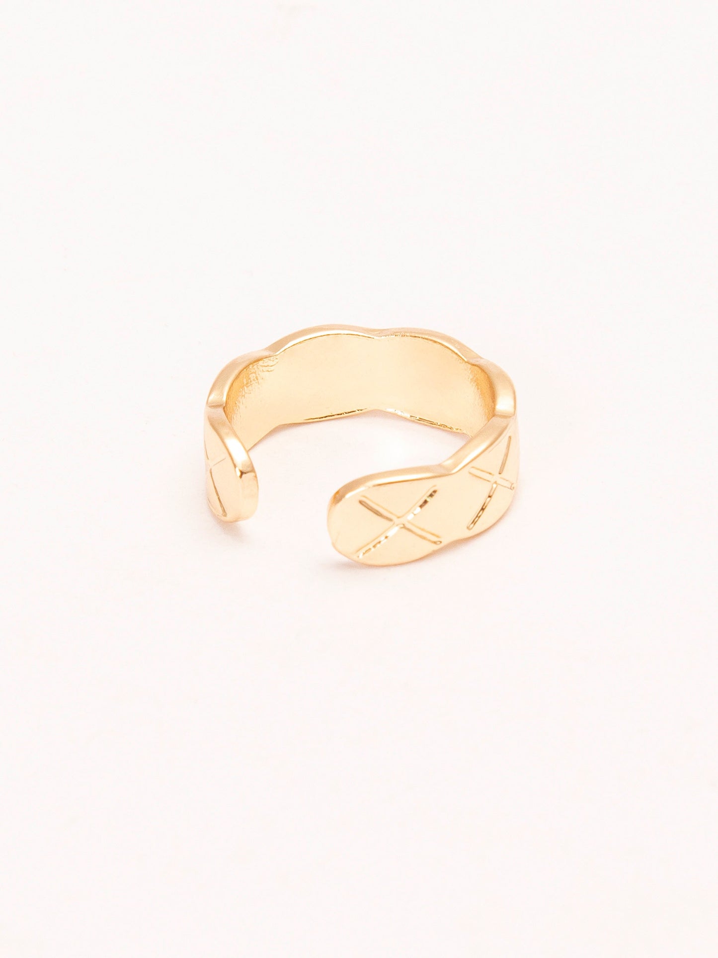 Criss-Cross Ring