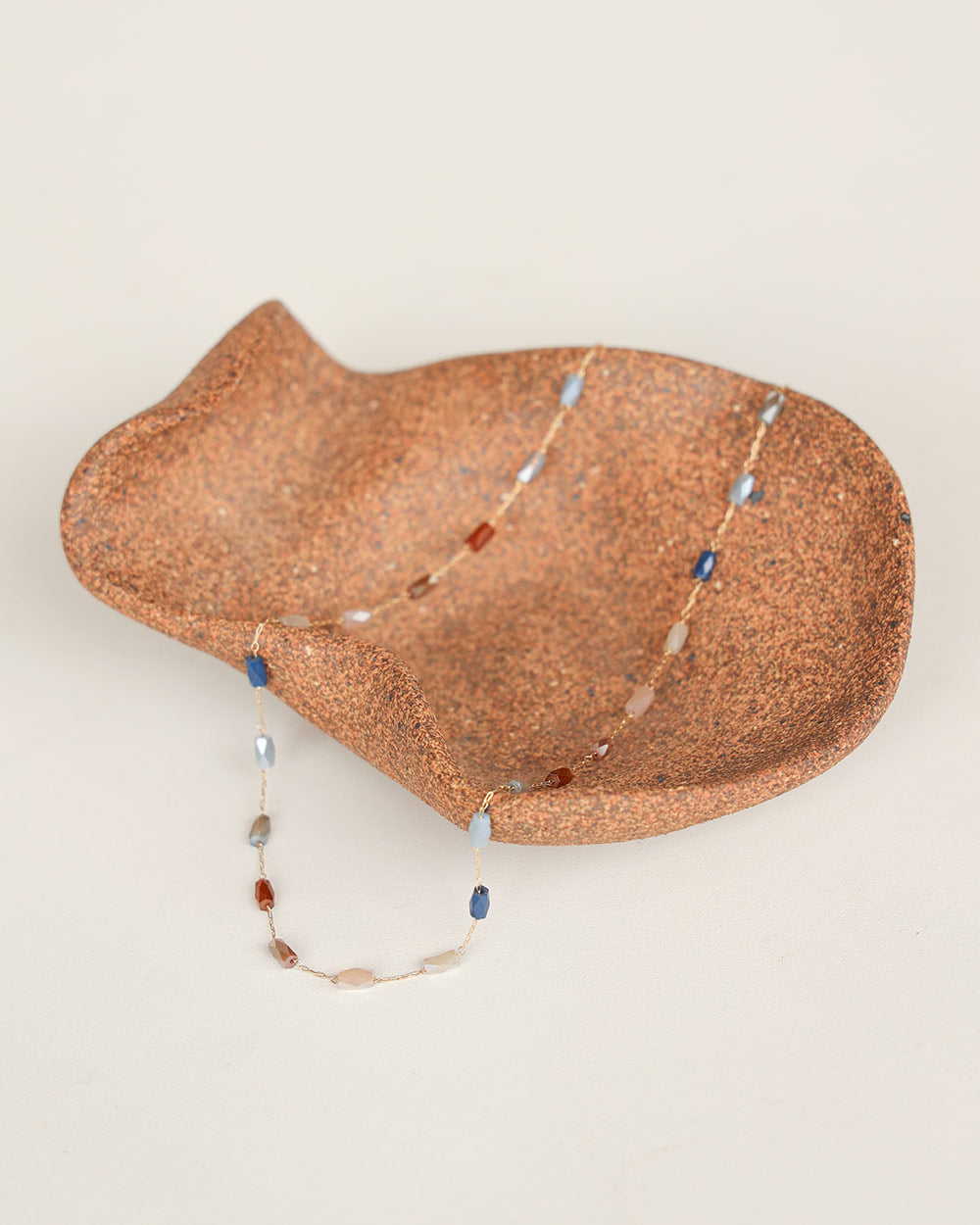 Collier de couleurs complémentaire