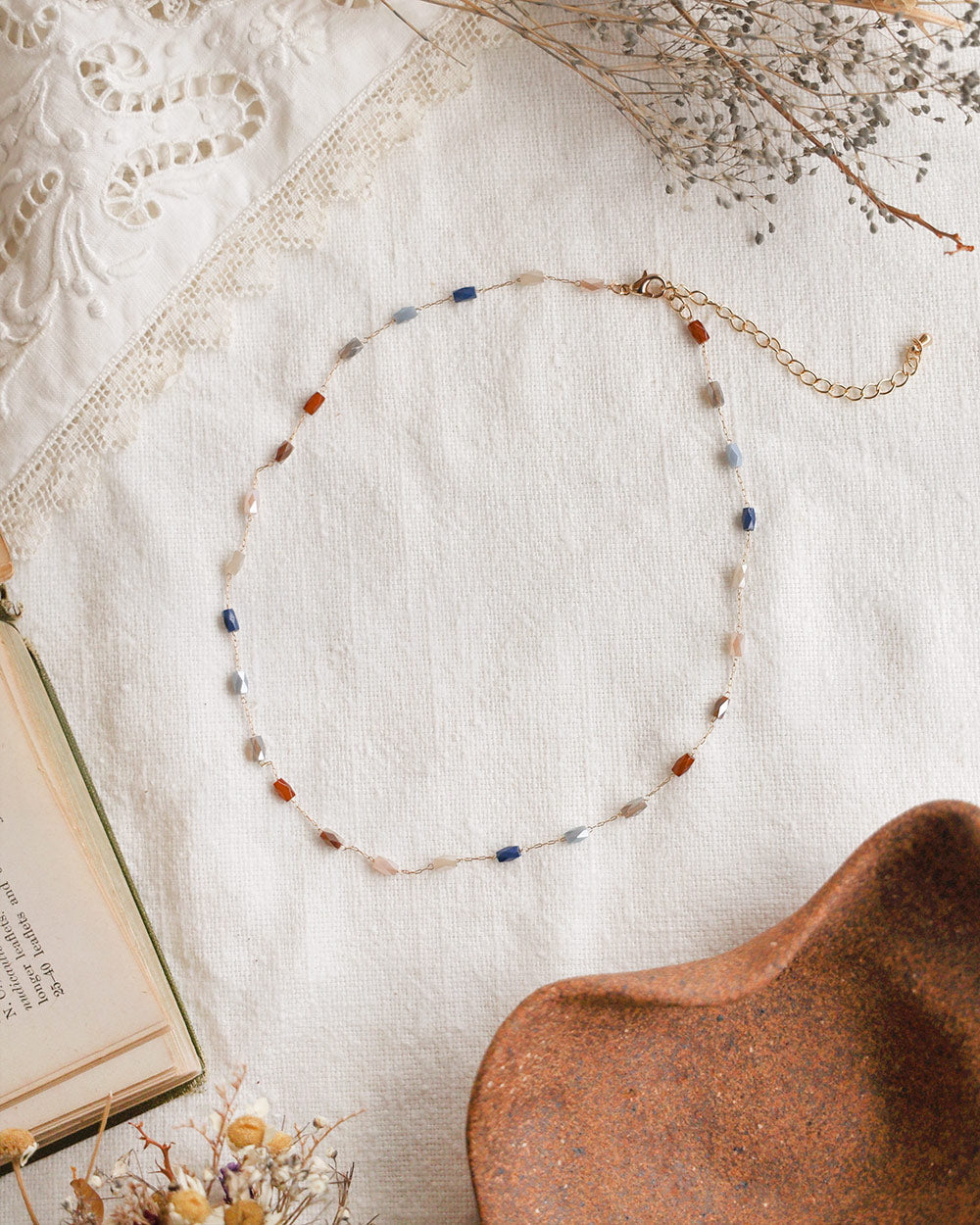 Collier de couleurs complémentaire