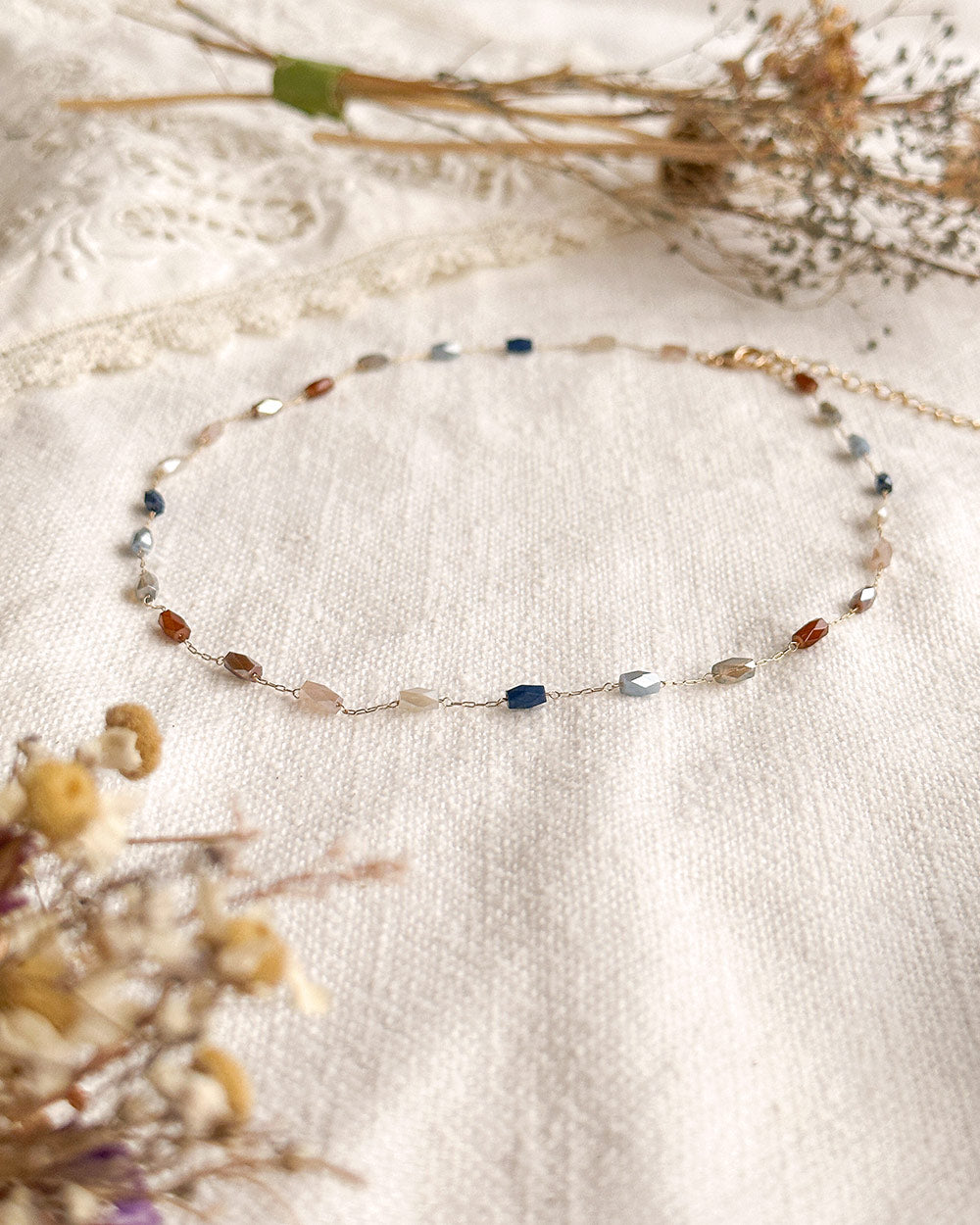 Collier de couleurs complémentaire