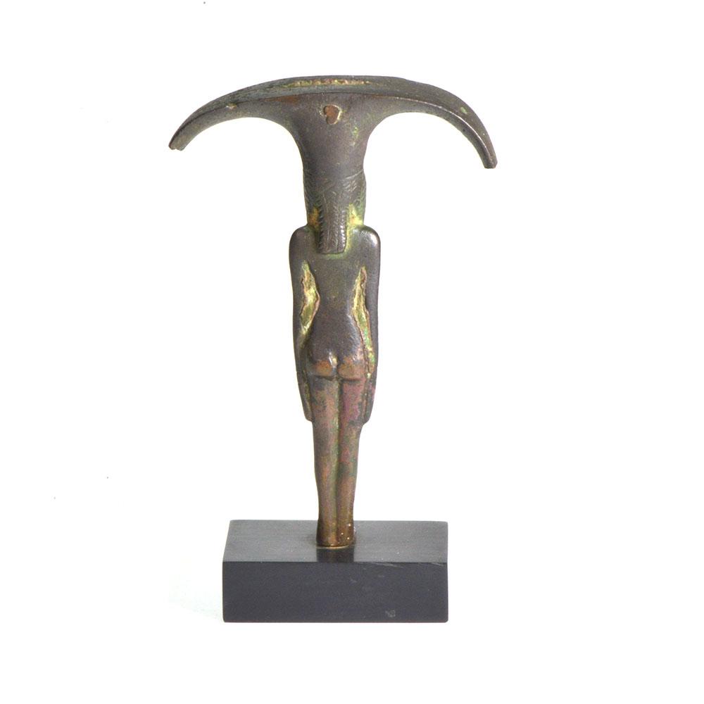 Ein ägyptischer Spiegelgriff aus Bronze mit einer nackten Frau, 18. Dynastie, ca. 1550-1295 v. Chr.