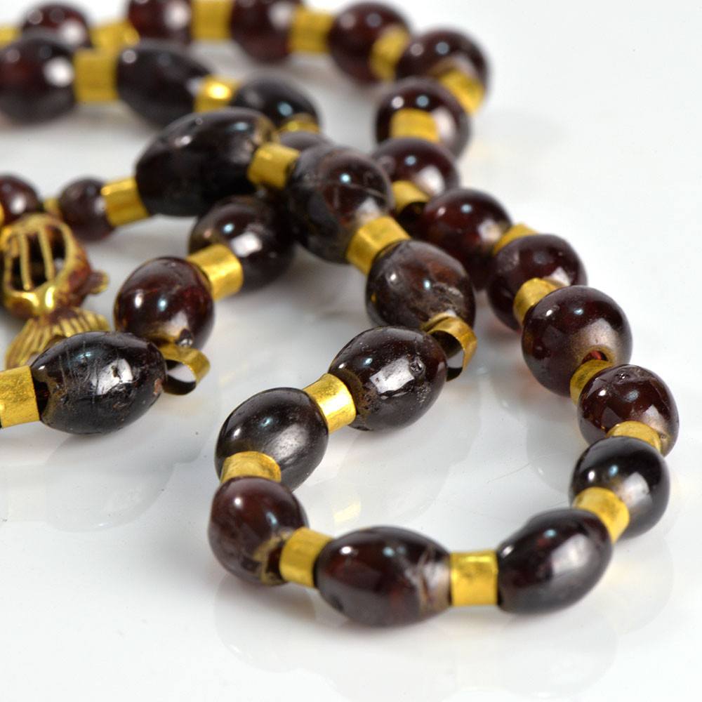 ایک مصری سونے اور گارنیٹ ہار ، مڈل کنگڈم ، سی اے۔ 2040 - 1786 قبل مسیح