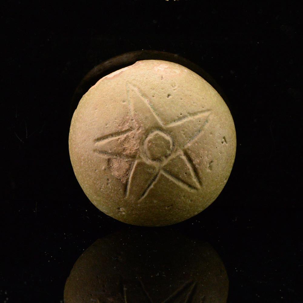 ایک مصری faience آرائشی عنصر ، نیو کنگڈم ، CA. 1550-1069 قبل مسیح