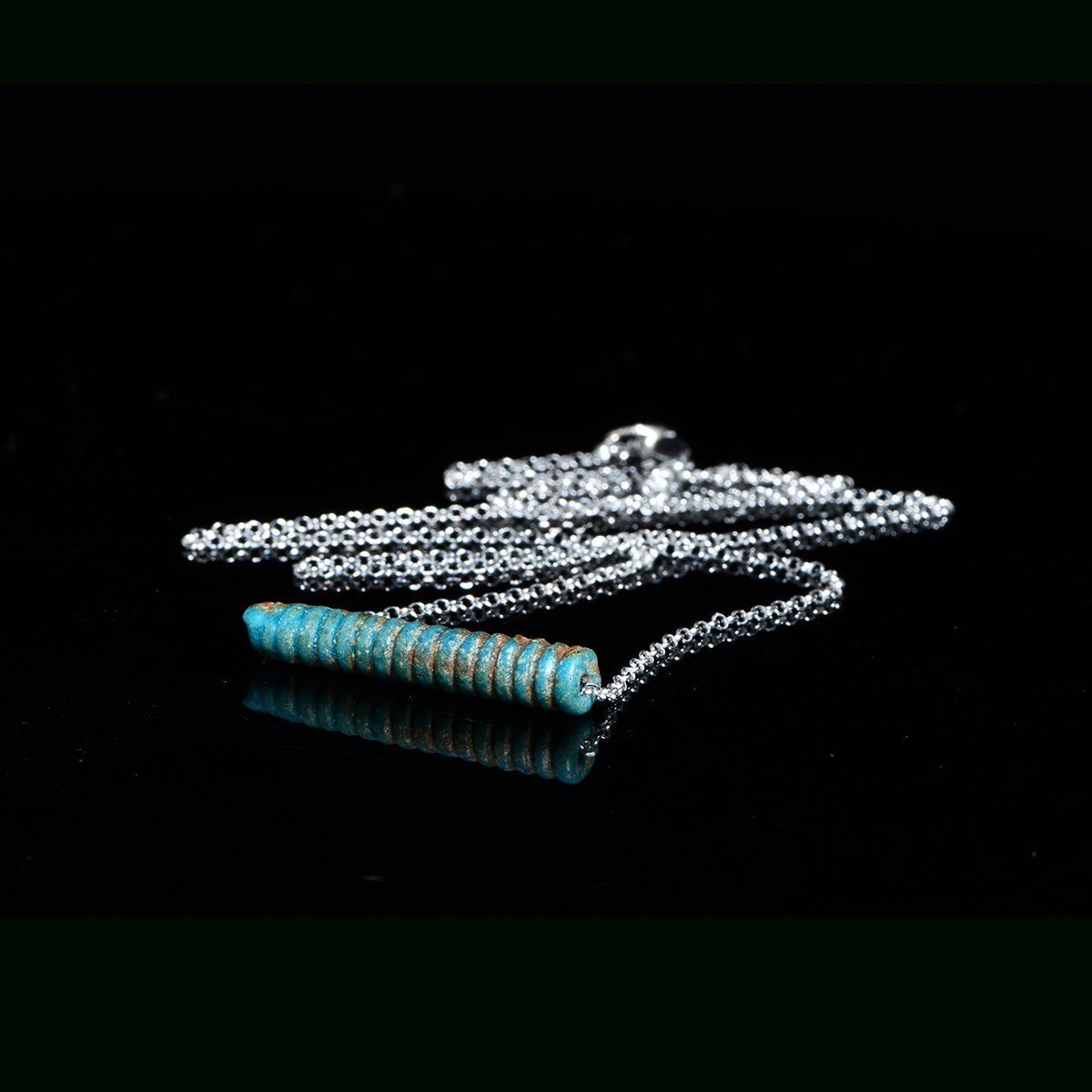 ایک مصری faience مالا لاکٹ ، مڈل کنگڈم ، CA. 2141 - 2122 قبل مسیح