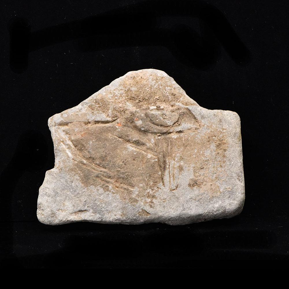 Ein ägyptisches Sandsteinrelieffragment, Neues Reich, ca. 1550 - 1295 v. Chr.