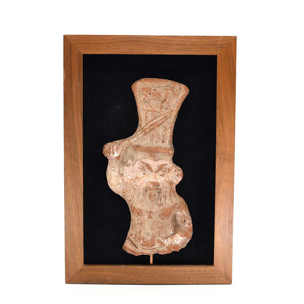 Eine ägyptische Terrakotta-Statuette des Bes mit Apis-Kopfschmuck, Römerzeit, ca. 30 v. Chr./n. Chr.