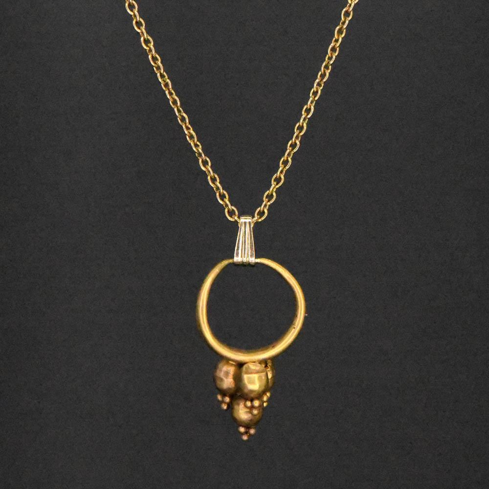 * Eine hellenistische goldene Weintraube 1