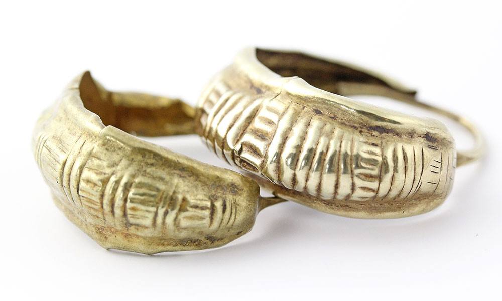 Ein Paar goldene Mondohrringe aus Mesopotamien, Frühdynastische Periode, ca. 2500 - 2400 v. Chr.