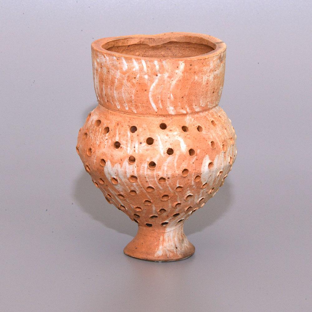 Ein gutes Amlash-Terrakotta-Sieb, Eisenzeit I-II, ca. 1400 - 800 v. Chr.