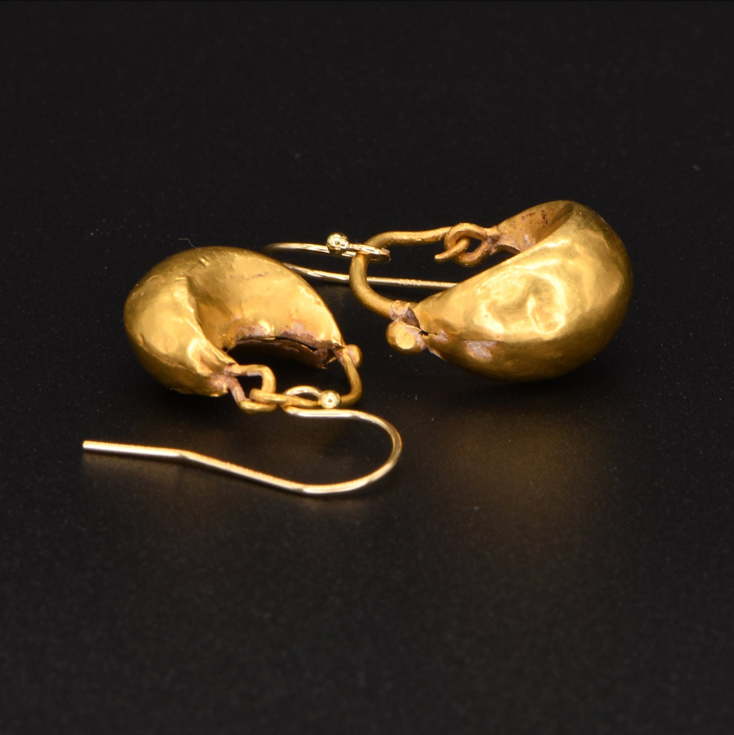 رومن سونے کی کریسنٹ بالیاں ، رومن امپیریل پیریڈ ، سی اے کا ایک جوڑا۔ پہلی - دوسری صدی عیسوی