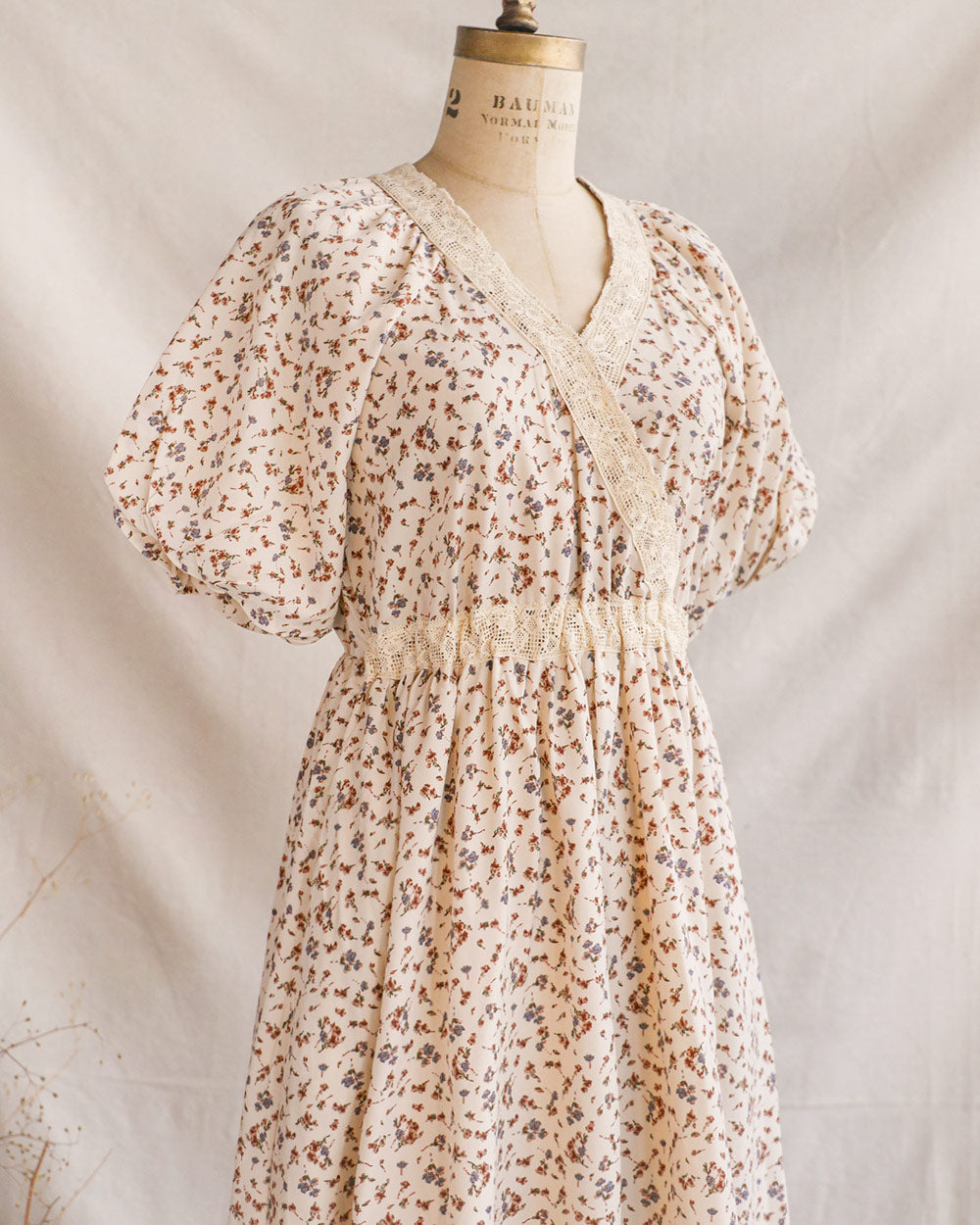 Apothekerkleid mit Blumenmuster