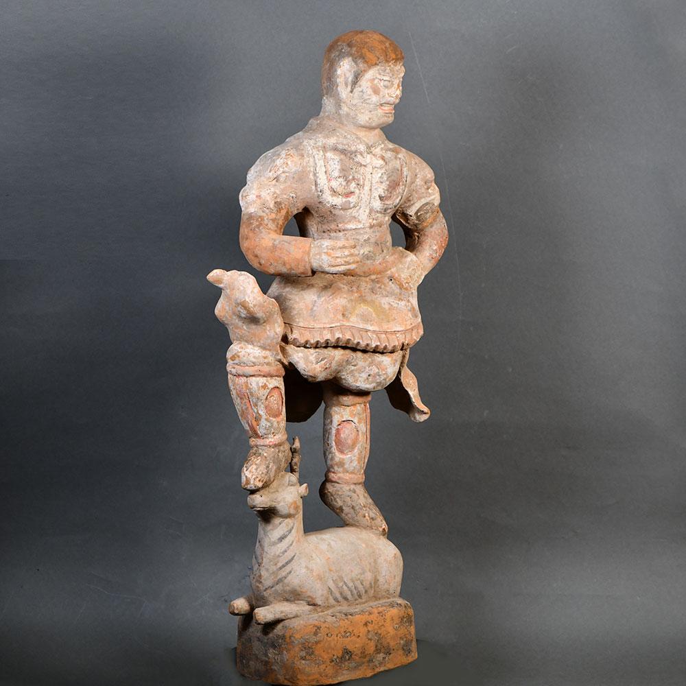 ایک چینی لوکاپالا ٹیمپل اسپرٹ گارڈین ، تانگ خاندان ، سی اے۔ 618 - 906 عیسوی