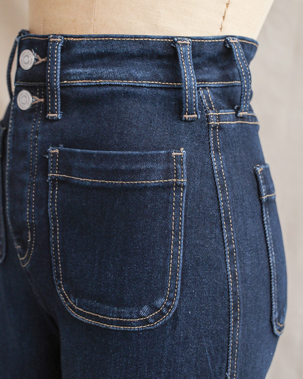 Sloane Jeans in dunkler Waschung