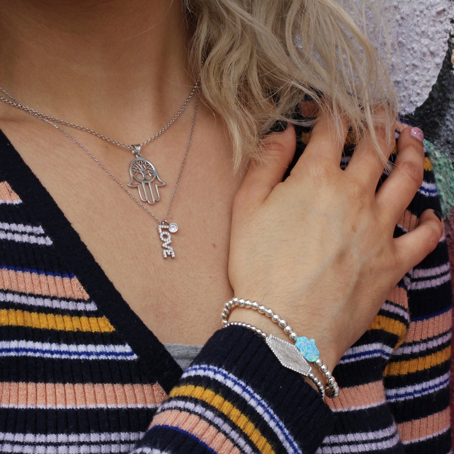 چاندی کے دلکشی اور جواہرات کے ساتھ مالا کڑا