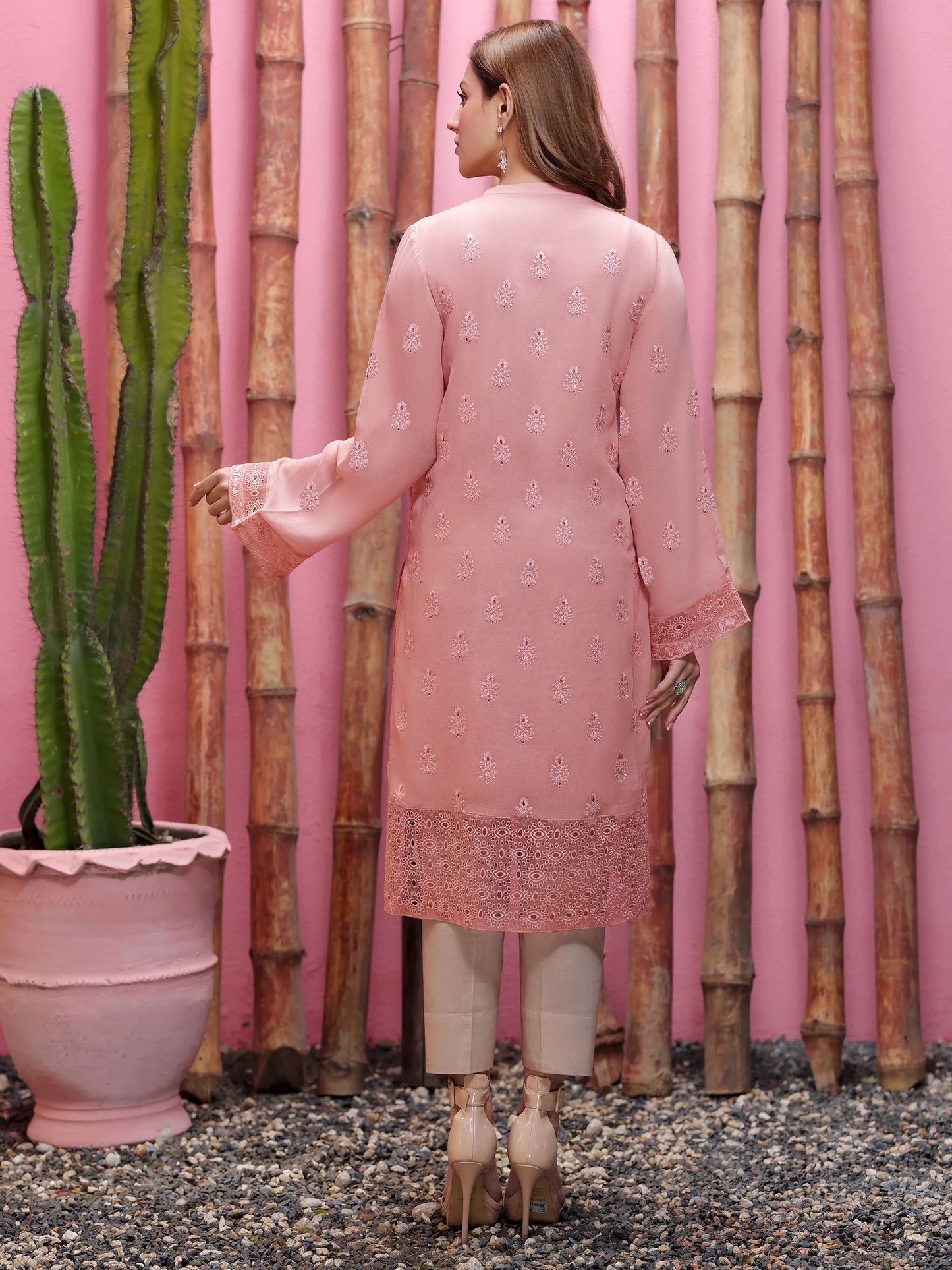 Besticktes Chiffonhemd