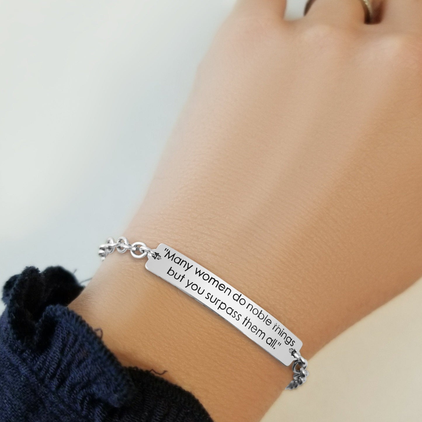 Ein ehrenhaftes Frauenarmband | Sprüche 31