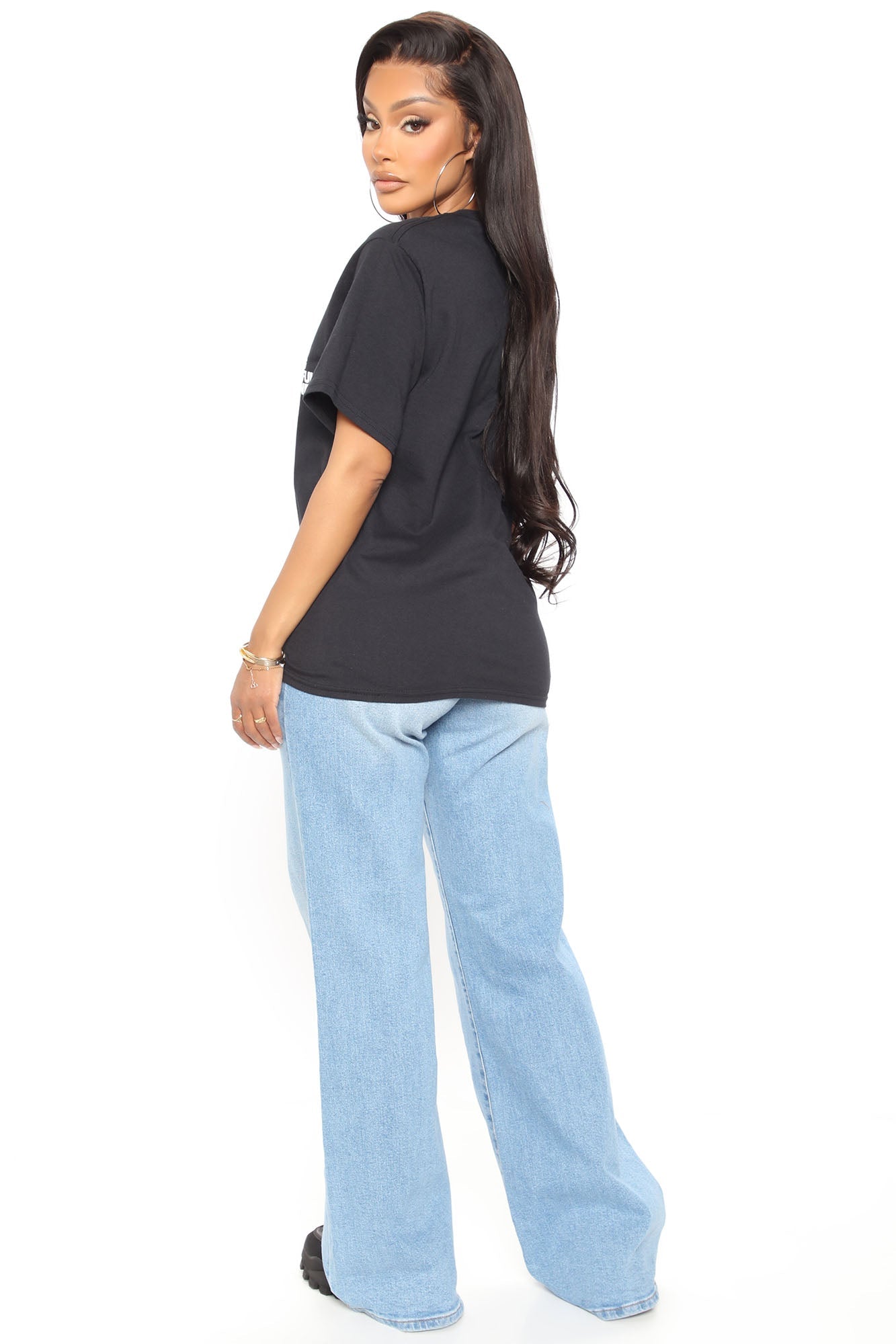 یہاں مجھے دہاڑ ٹی - سیاہ