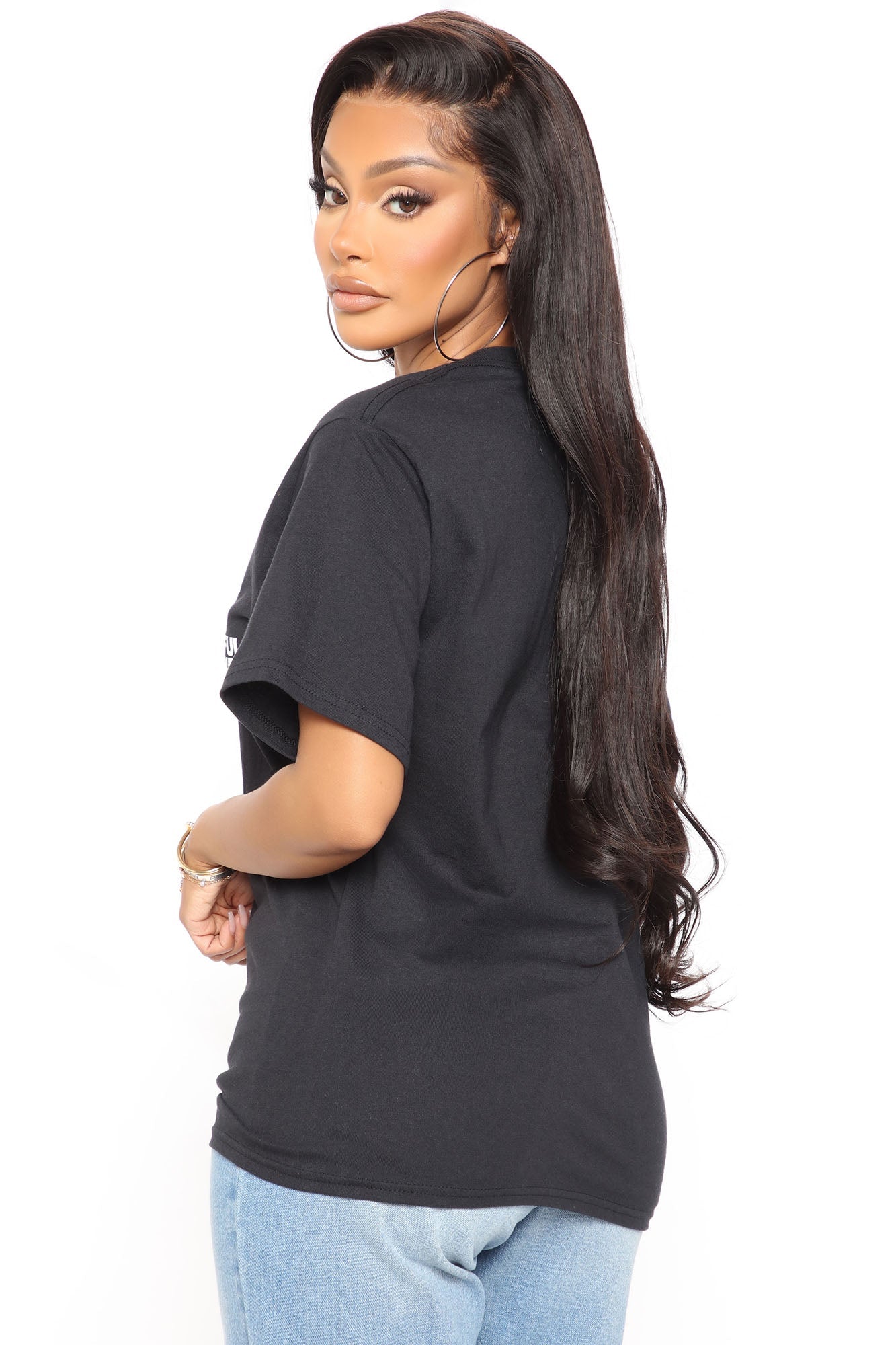 یہاں مجھے دہاڑ ٹی - سیاہ