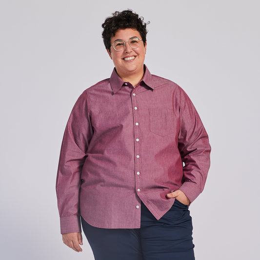 Rotes Chambray-Hemd mit spitzem Kragen