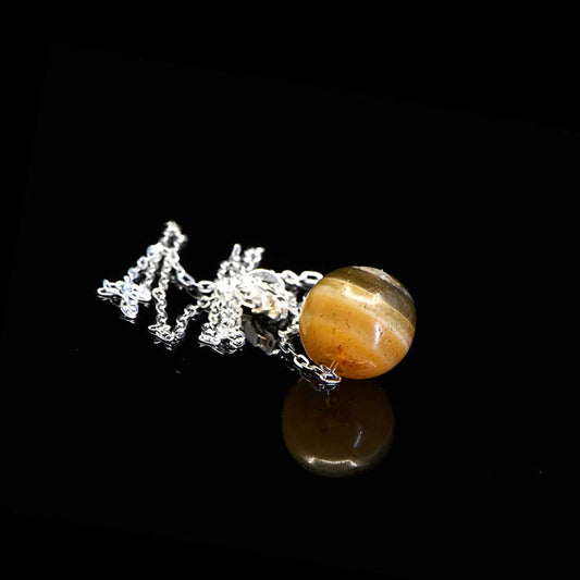 ایک قریب مشرقی بینڈڈ ایگیٹ مالا ایک لاکٹ کے طور پر سیٹ ، سی اے۔ پہلی ہزاریہ قبل مسیح