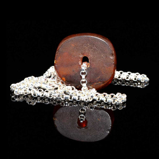 Ein römischer Anhänger aus Bernsteinperlen, Römische Kaiserzeit, ca. 1. - 2. Jahrhundert n. Chr.