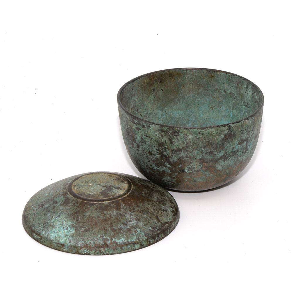 Ein Paar bronzene Deckelschalen aus der Tang-Dynastie, ca. 618 - 906 n. Chr.