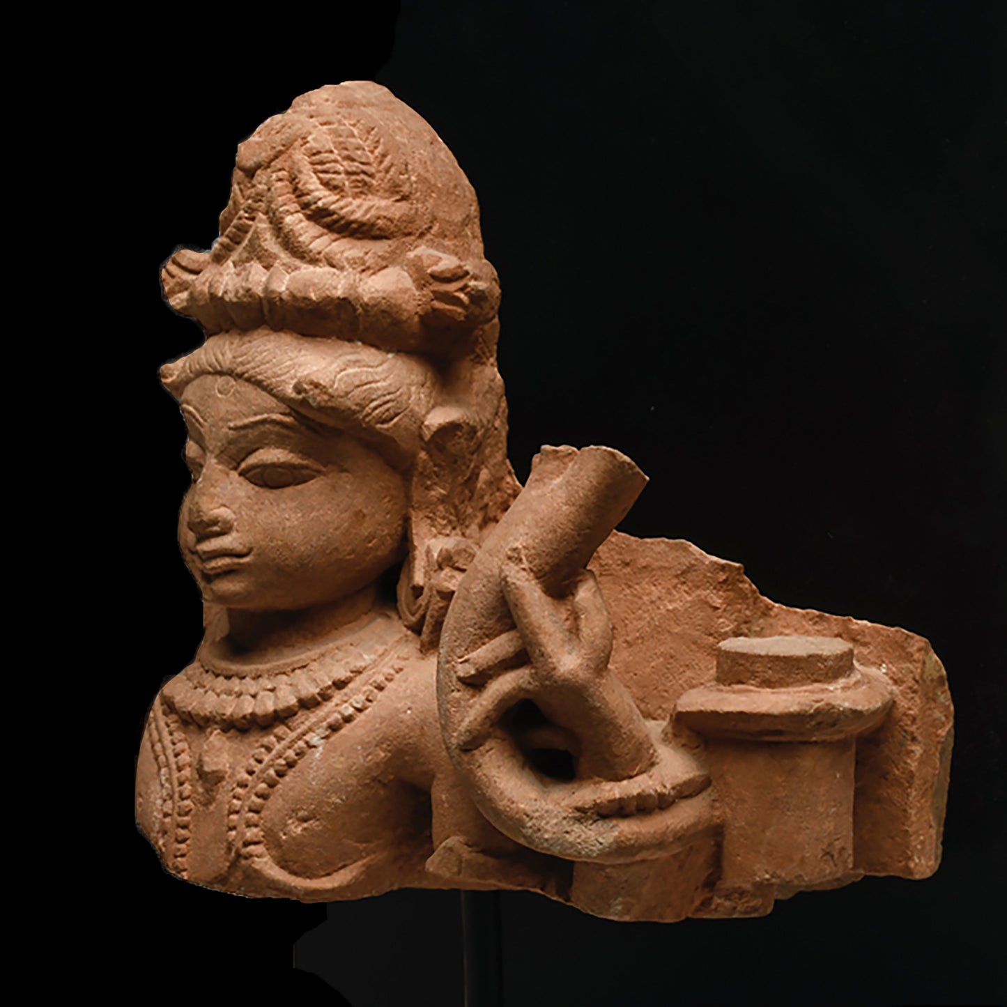 ایک ہندوستانی سرخ ریت کے پتھر کے اعداد و شمار ، درمیانی ادوار ، سی اے۔ 10 ویں - 12 ویں صدی عیسوی