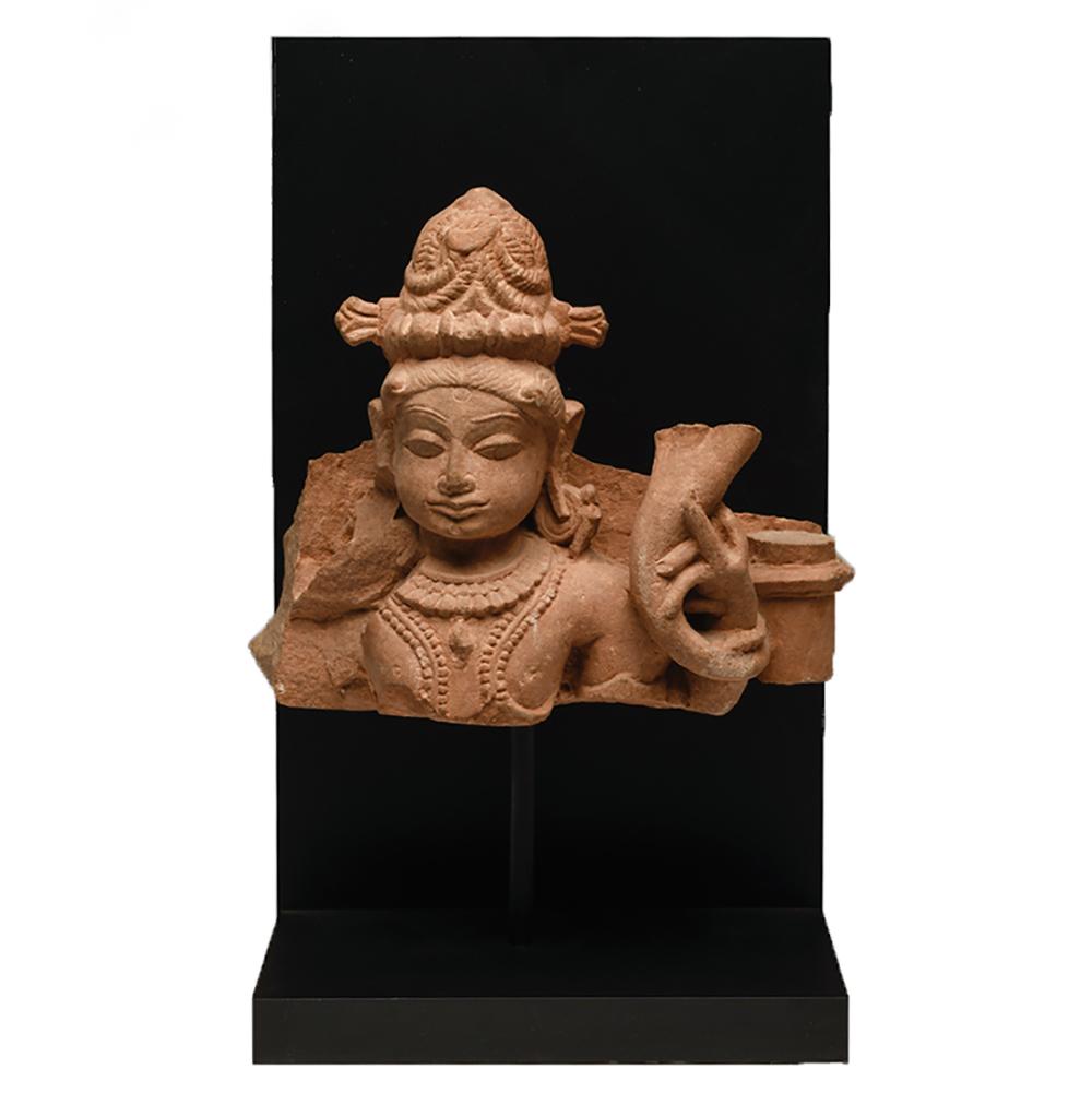 ایک ہندوستانی سرخ ریت کے پتھر کے اعداد و شمار ، درمیانی ادوار ، سی اے۔ 10 ویں - 12 ویں صدی عیسوی