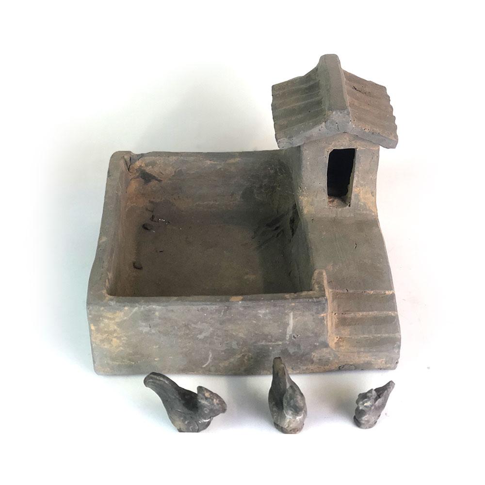Ein chinesisches Hühnerstallmodell, Östliche Han-Dynastie, ca. 25–220 n. Chr.