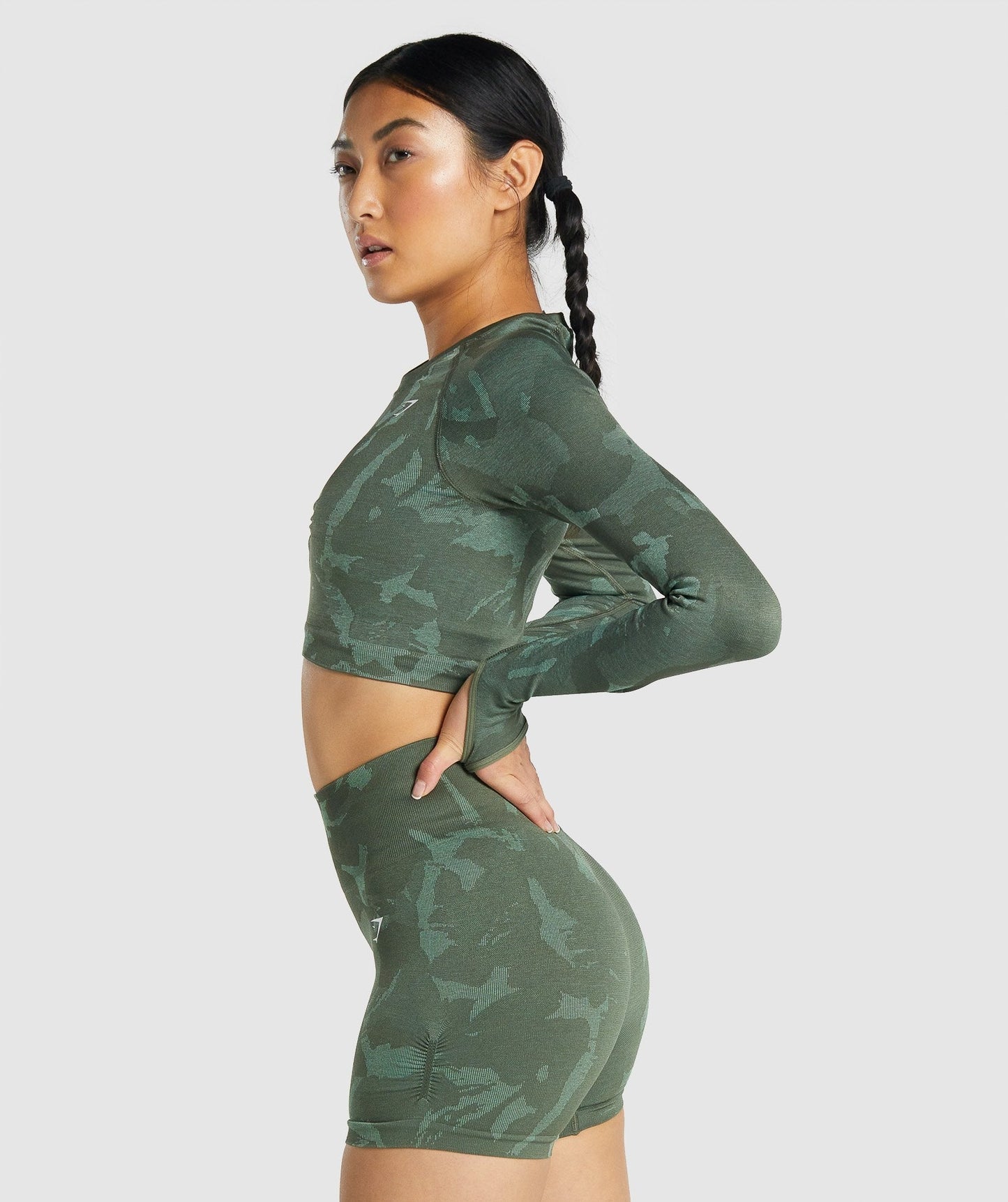 Gymshark Adapt Camo nahtloses Langarm Crop Top - Savanna | Grün