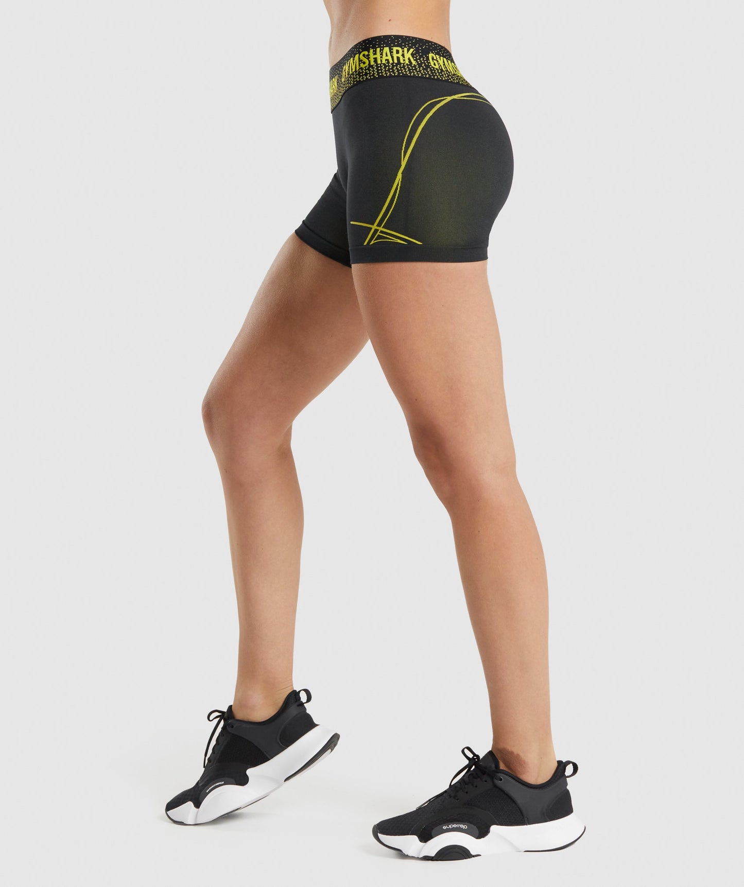 Gymshark Apex nahtlose Low -Rise -Shorts - Schwarz/Gelb