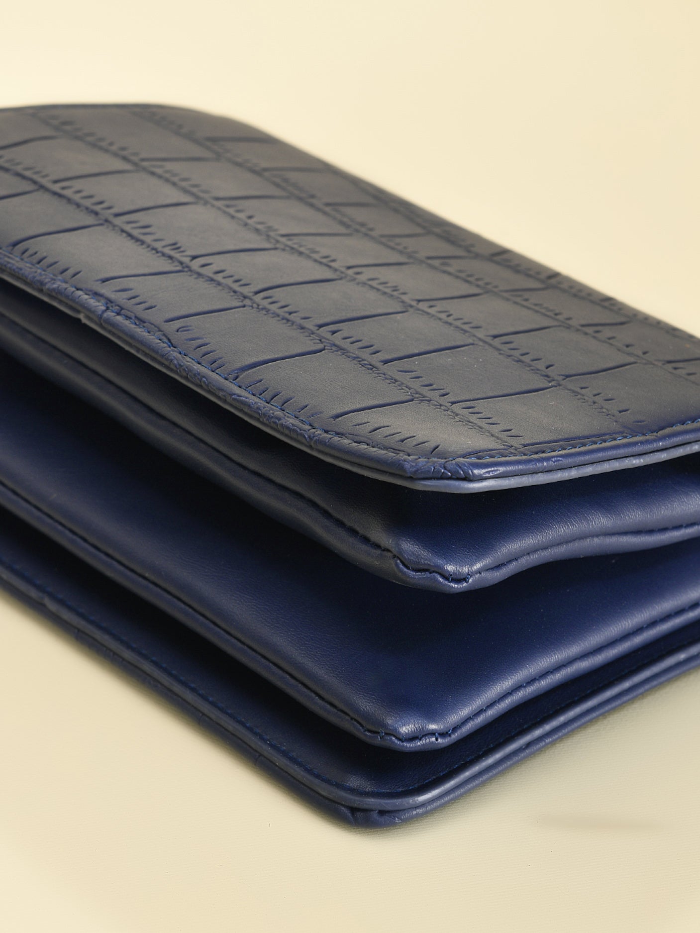 Pearl Strap Cross Bodybag