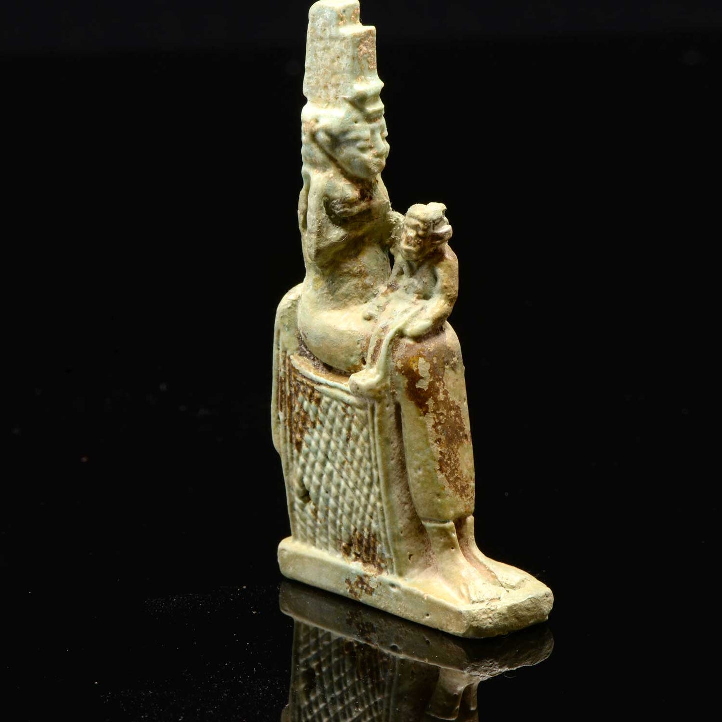 ایک مصری faience isis & Horus timulet ، 26 واں خاندان ، CA. 664-525 قبل مسیح