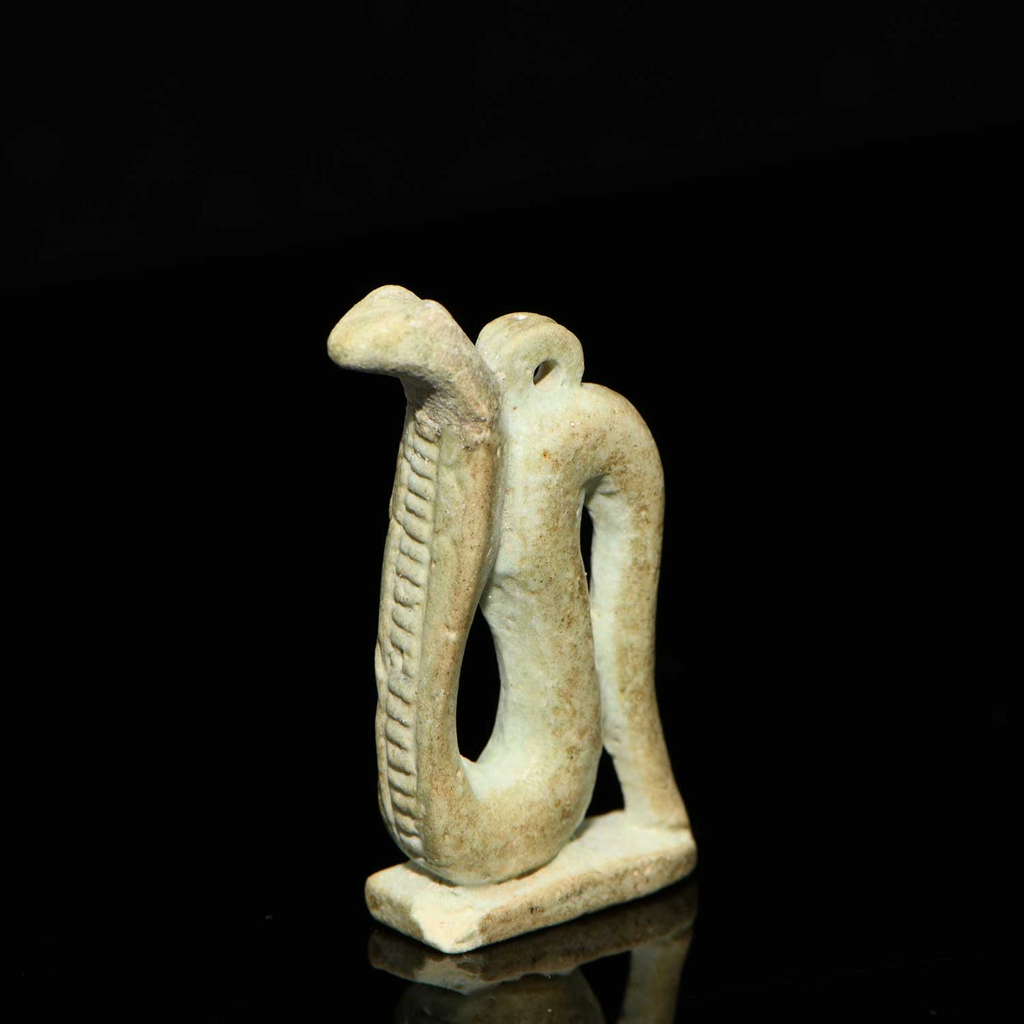 Ein großes ägyptisches Uräus-Amulett aus Fayence, Spätzeit, ca. 664 - 332 v. Chr.