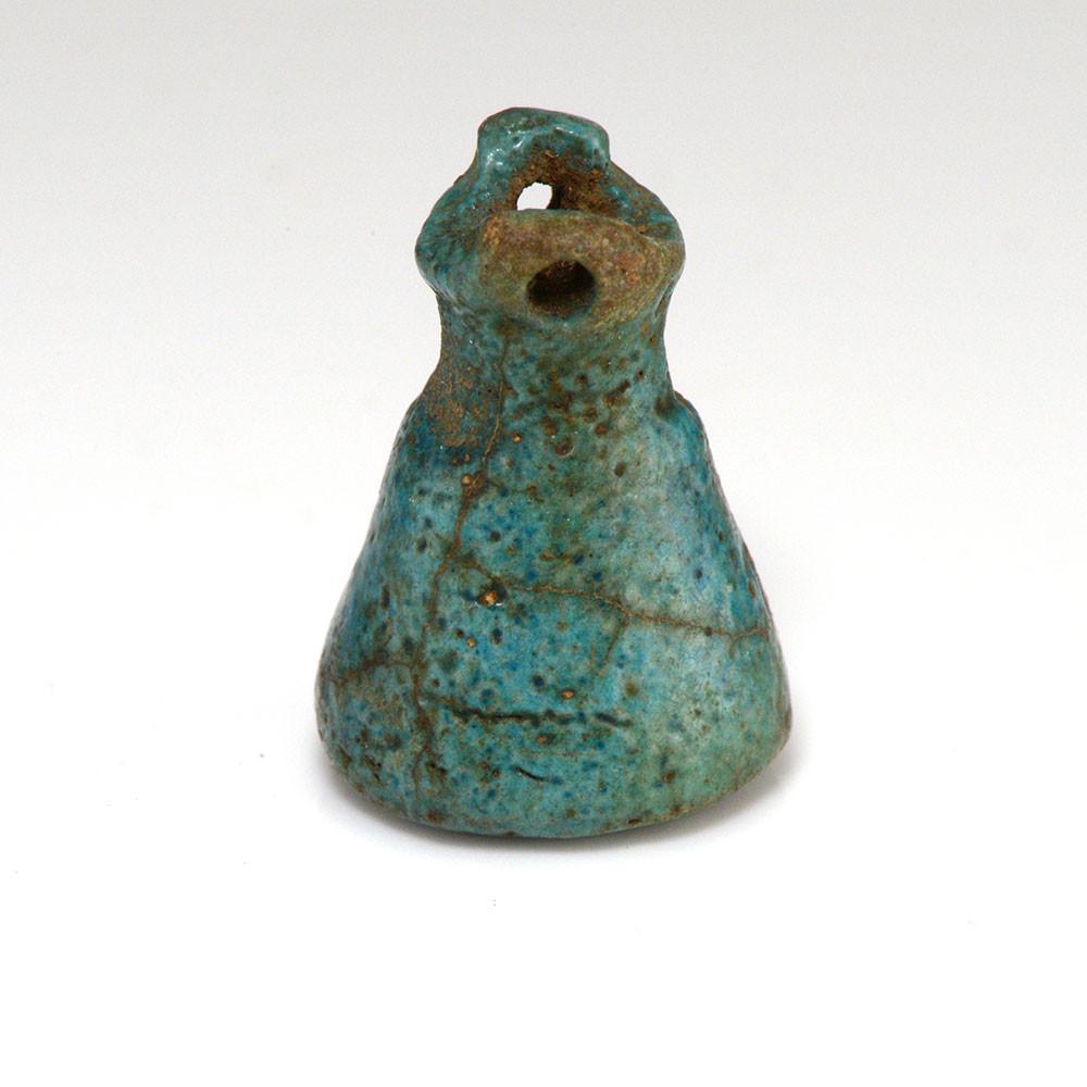 Ein ägyptisches Fayence-Situla-Amulett, Spätzeit, ca. 722–332 v. Chr.