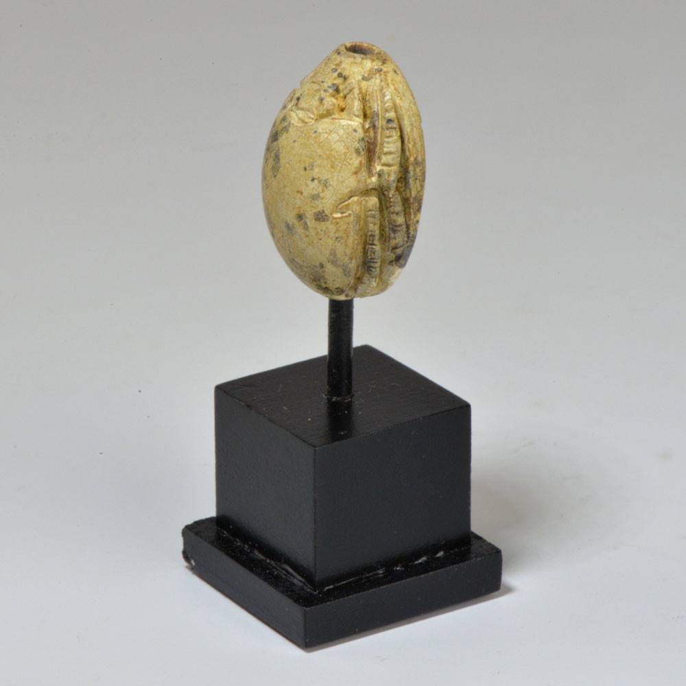 Ein ägyptischer Skarabäus mit Specksteinmuster, Hyksos-Zeit, ca. 1600 v. Chr.