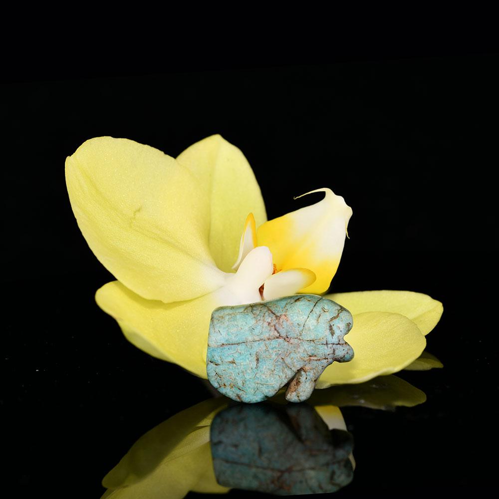 Ein ägyptisches Feldspat-Wedjat-Augen-Amulett, Mittleres Reich, 12. Dynastie, ca. 1991 - 1797 v. Chr.