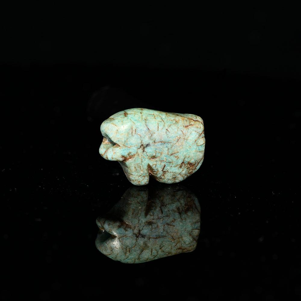 Ein ägyptisches Feldspat-Wedjat-Augen-Amulett, Mittleres Reich, 12. Dynastie, ca. 1991 - 1797 v. Chr.