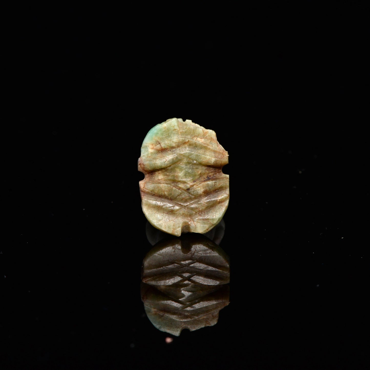 ایک نایاب مصری سبز فیلڈ اسپار اسکاراب ، دیر سے مدت ، سی اے۔ 664 - 332 قبل مسیح